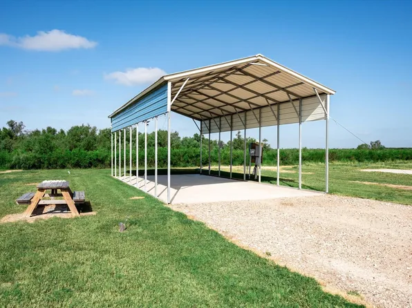 1065 Canal, Gilchrist, TX 77650