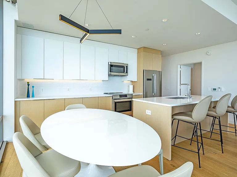 1001 Queen St #3901 — Photo 7