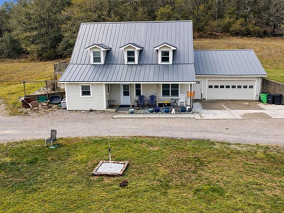 3rd image of 1533 N 700th Rd