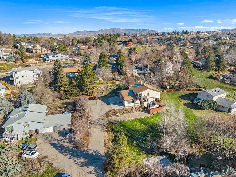 2228 E Roanoke Dr — Photo 47