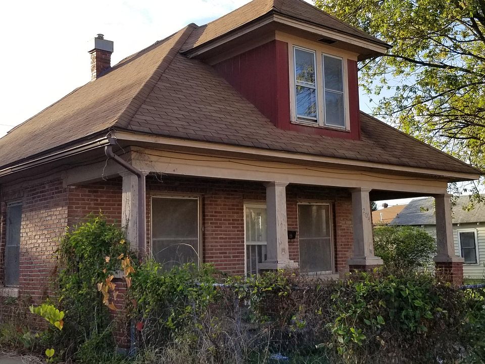 2nd image of 204 S Cherry St