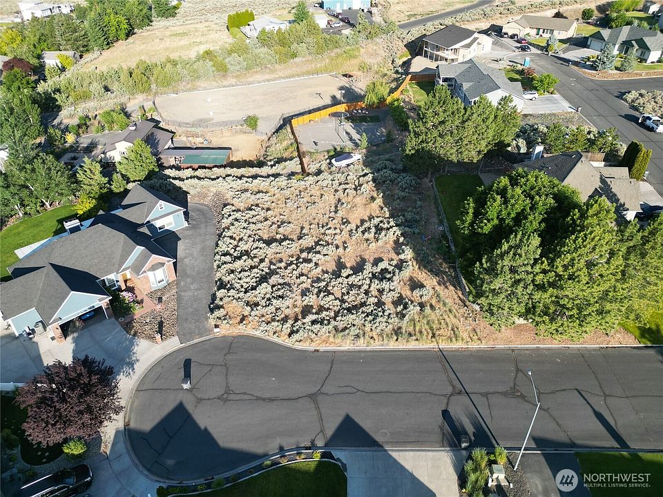 2nd image of 355 Canyonview Ct