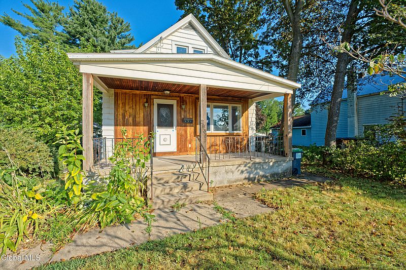 4th image of 2937 Myrtle Avenue
