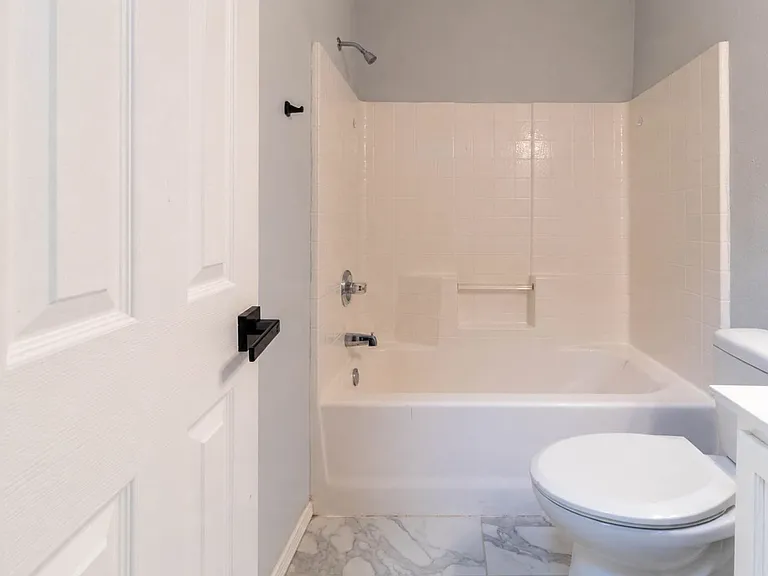 10501 NW 45th St — Photo 23