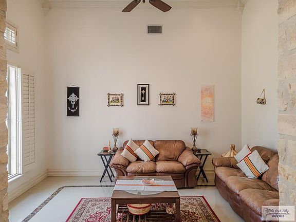 4th image of 28364 Valencia Cir W