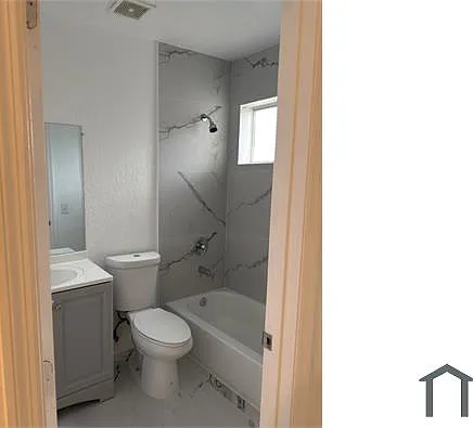 689 NW 6th St — Photo 5