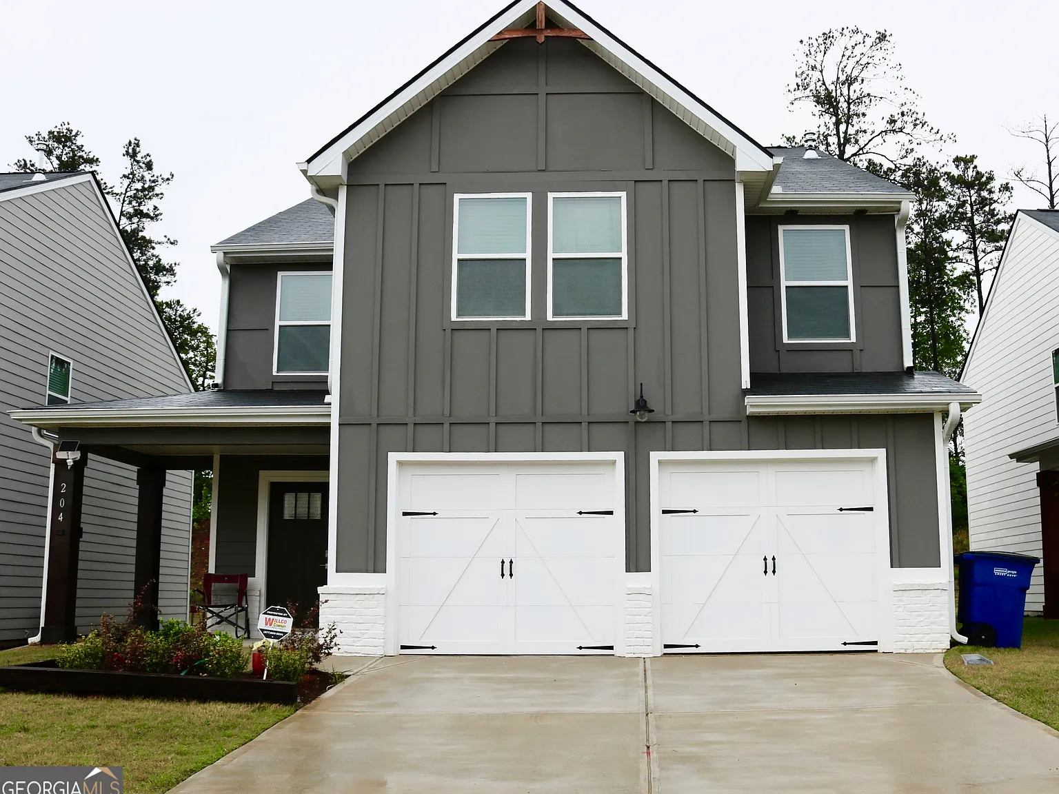 4 bed, 2.5 bath, 2015 sqft, $3,200 — Photo 1