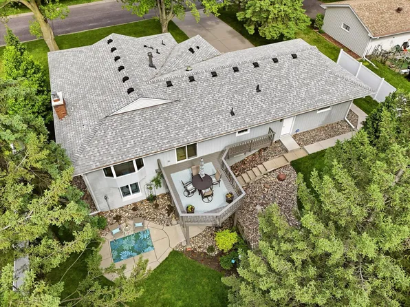 974 Kohlman Ln, Saint Paul, MN 55109