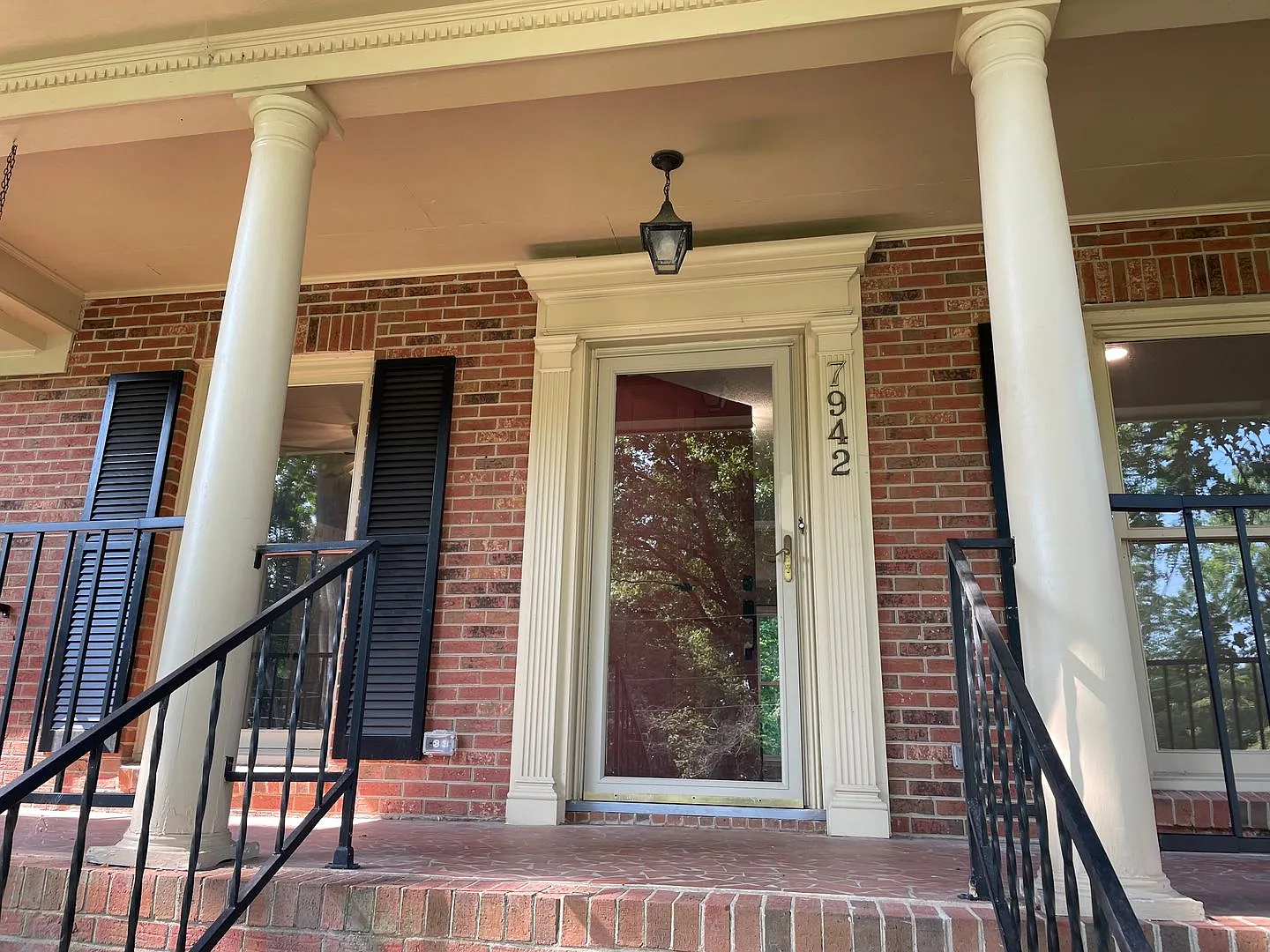 Four Bedroom Brick Home in Denver with finished basement and Seasonal Lake Views! — Photo 3