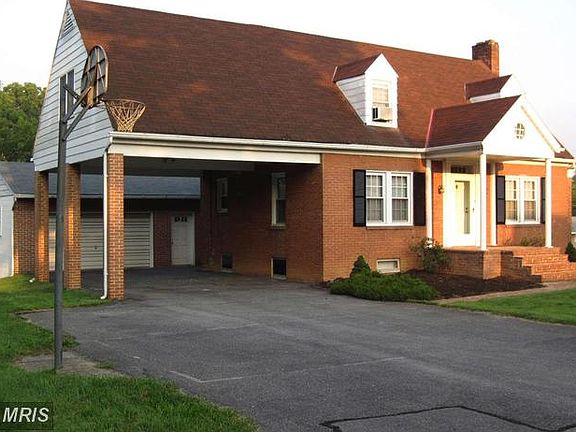 2nd image of 2225 Beverly Dr