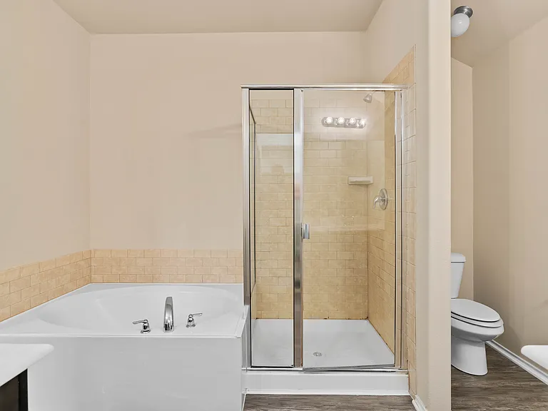 1313 Honeywood Ln — Photo 13