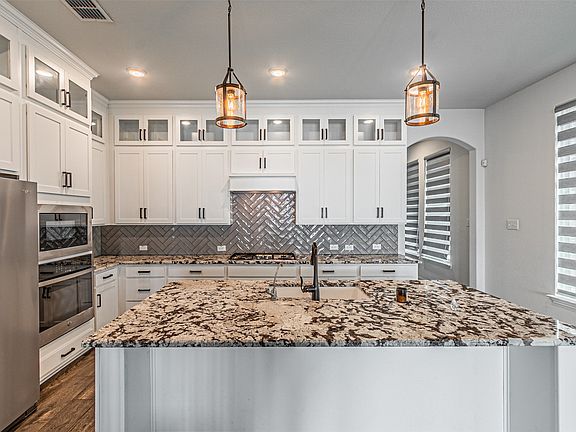 5th image of 18140 Lakefront Ct