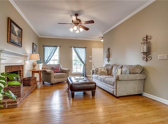 3rd image of 1044 Watauga Ct