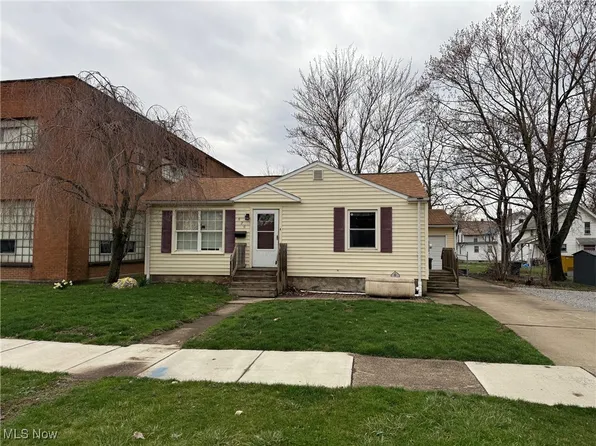 526 Laird Ave SE, Warren, OH 44484