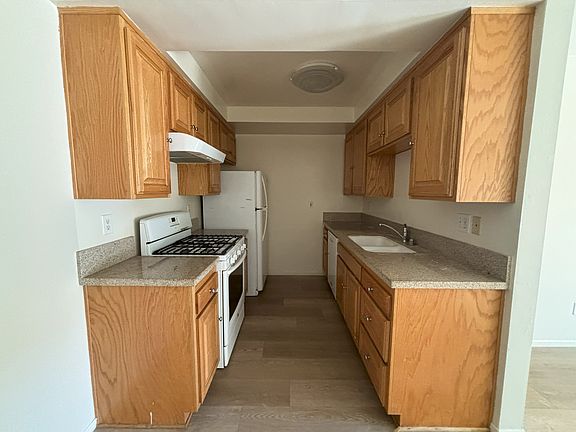 4th image of 8740 Owensmouth Ave APT 7