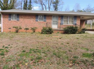 820 Winterhawk Cir, Inman, SC 29349