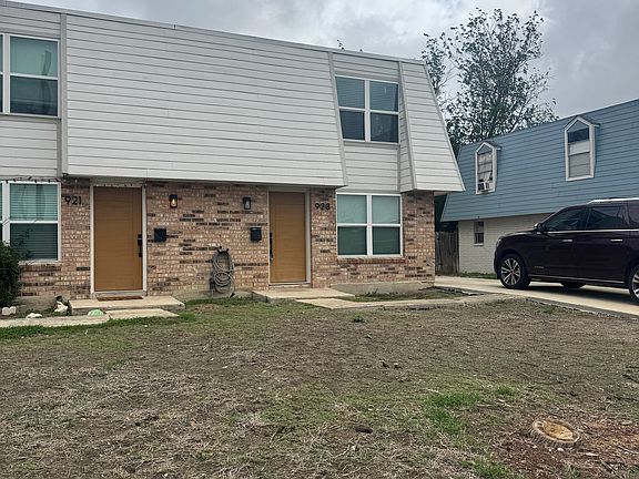 2nd image of 923 Oblate Dr #923