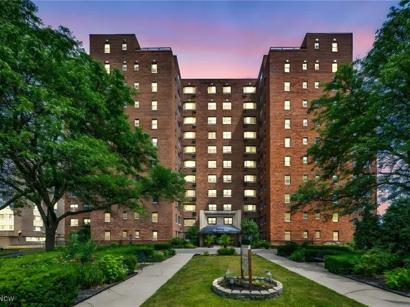 11720 Edgewater Dr APT 614, Lakewood, OH 44107