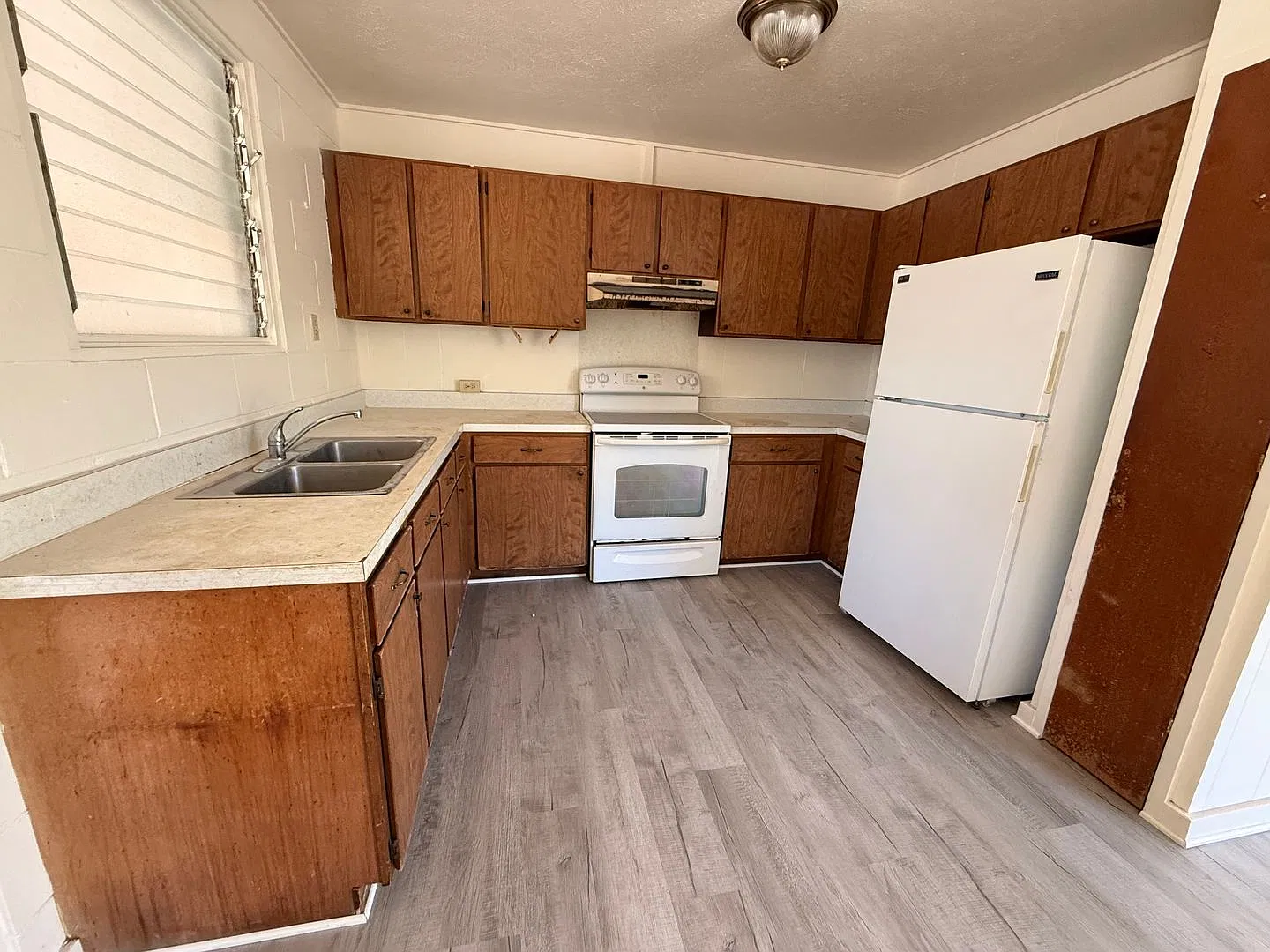 300 Olani Place — Photo 2