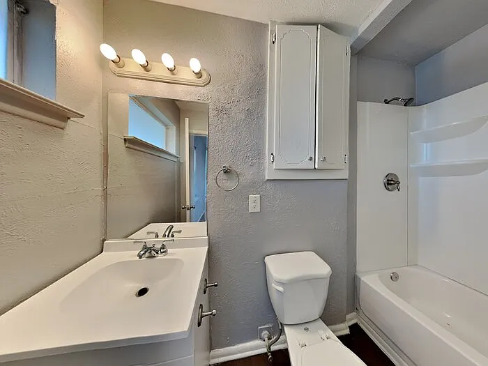 2126 Ridgeway St — Photo 9