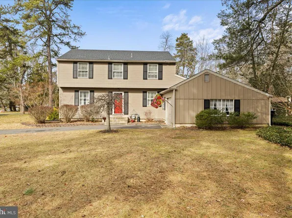 2 Delwood Ln, Berlin, NJ 08009