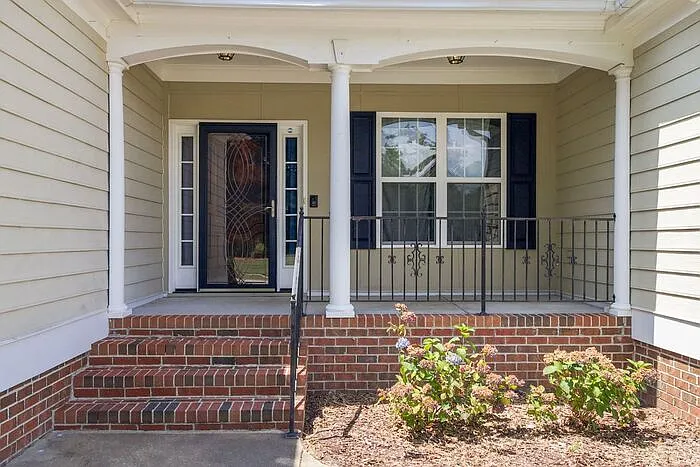 720 Camwheel Dr — Photo 4