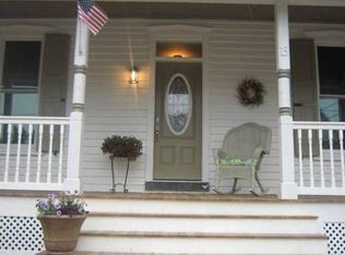 15 W Broad St, Trumbauersville, PA 18970