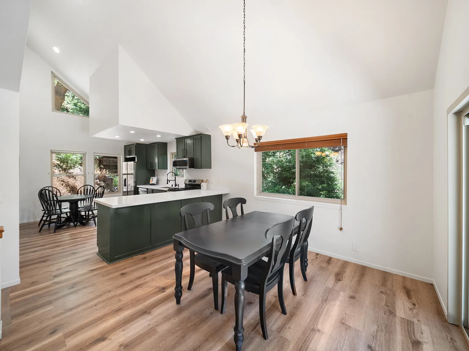 3 bed, 1954 sqft, $3,750 — Photo 4