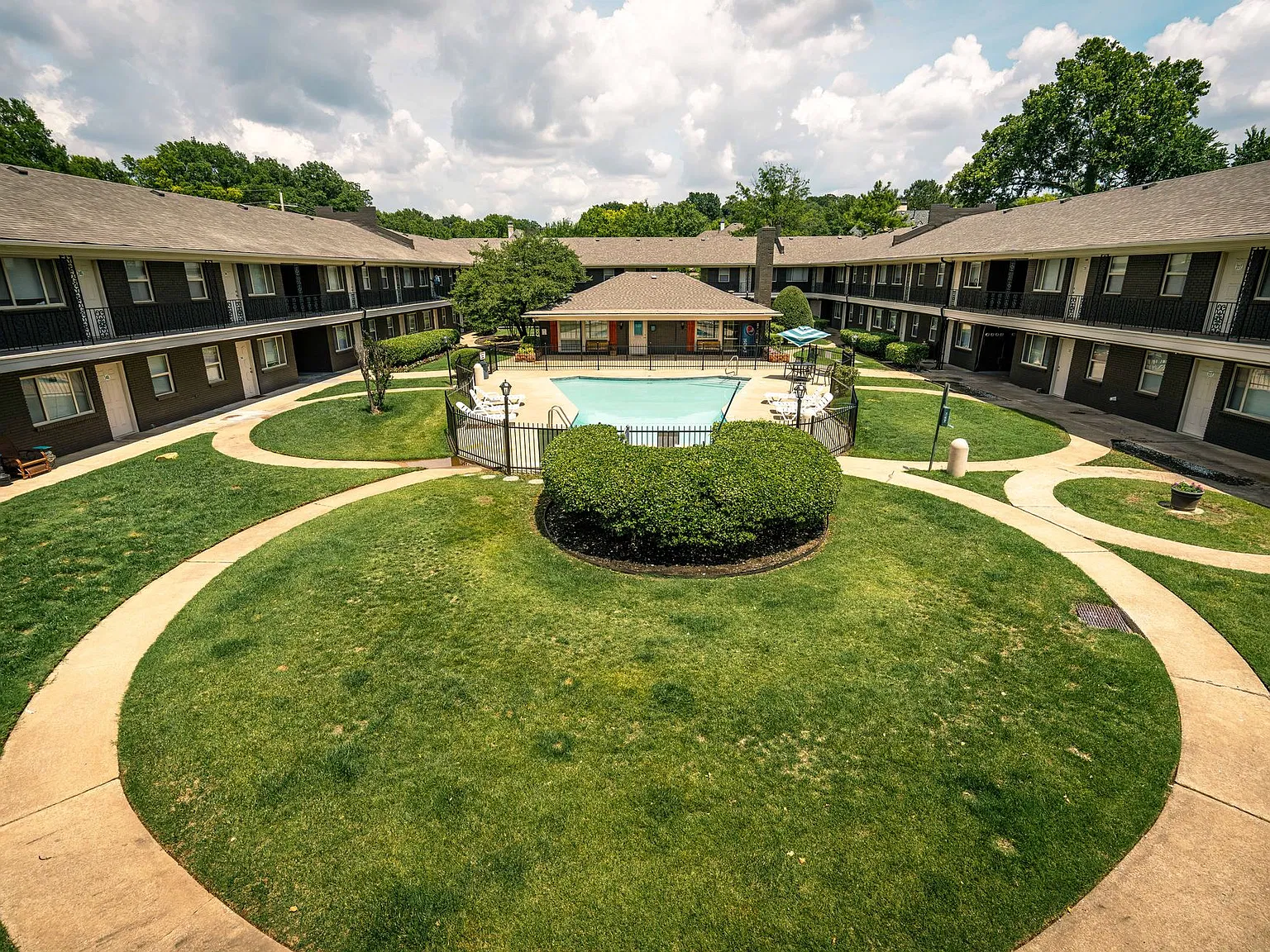 Fairway Apartments — Photo 4