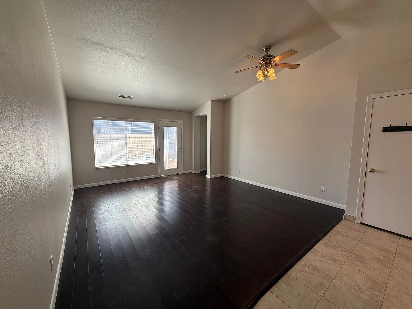 3 Bedroom 2 Bathroom home — Photo 2