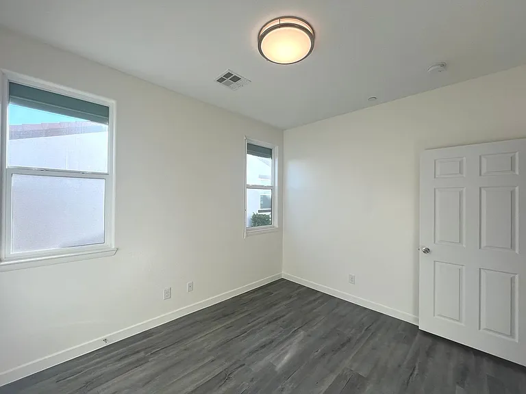 1533 Franklin Ln — Photo 52