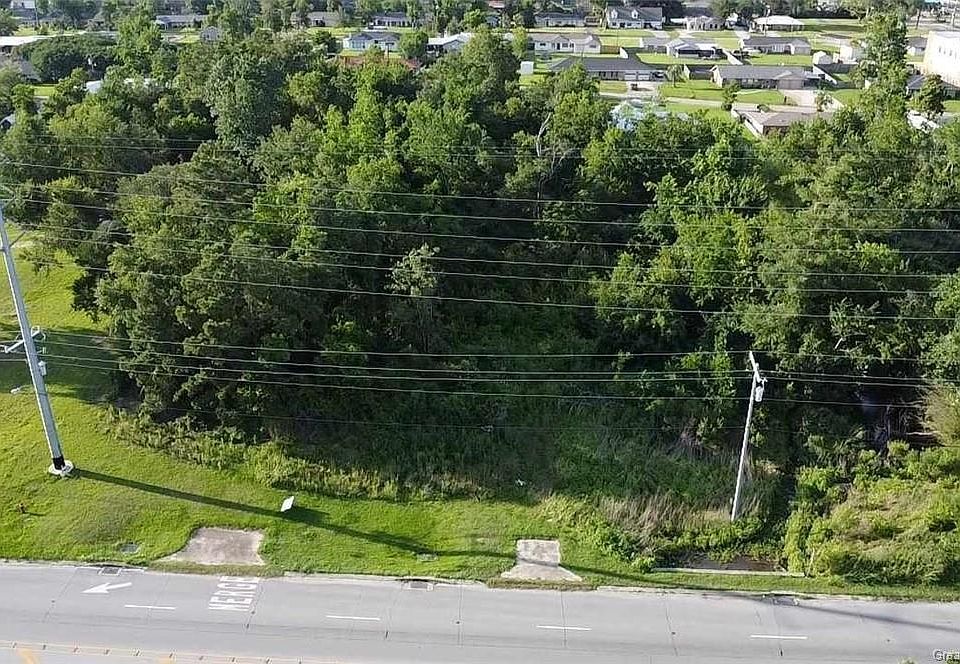 2nd image of 828 W Prien Lake Rd