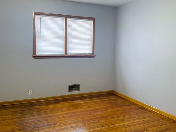5th image of 4824 33rd Ave