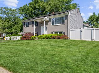 5 Harfield Dr, Jackson, NJ