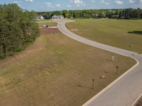 2071 PARADISE HILLS COURT #Lt4, West Bend, WI 53095