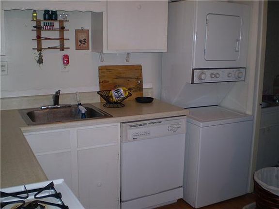 5th image of 3750 Lakepointe Dr