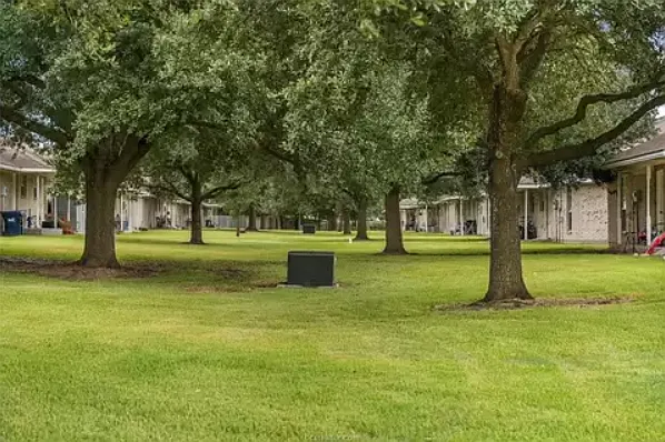 Building Photo - 1702 Medina Dr