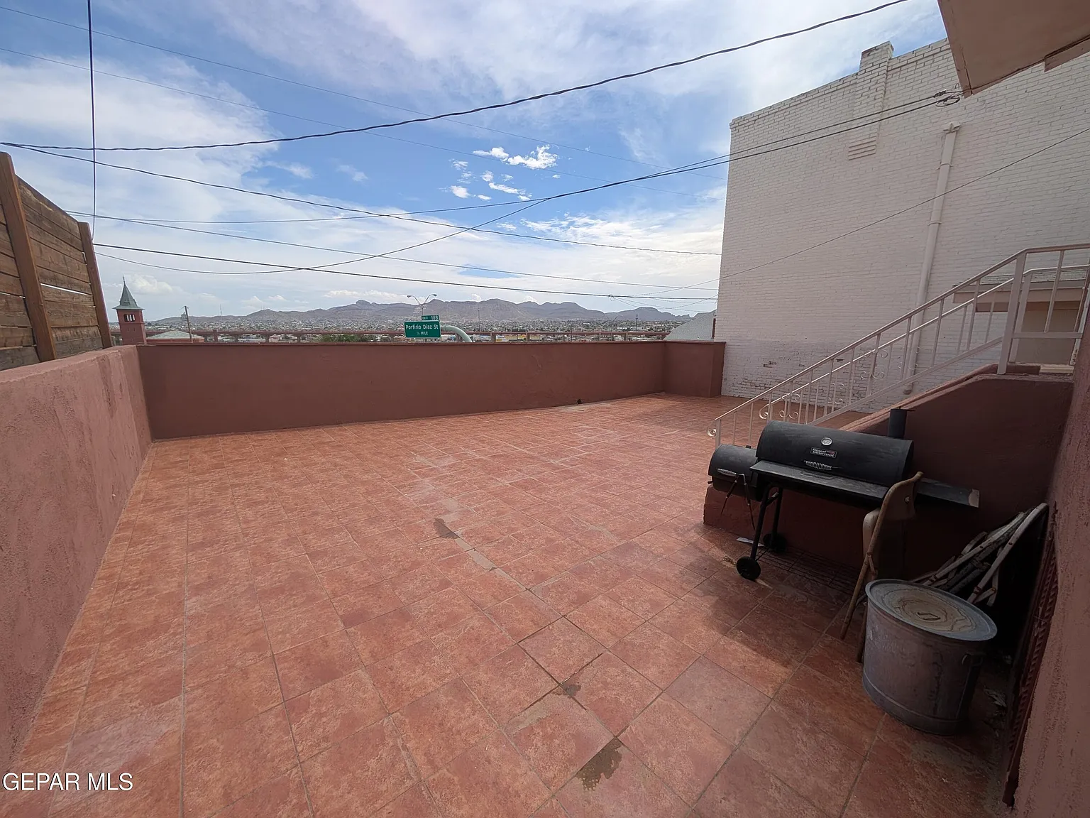 2 bed, 1.0 bath, 1221 sqft, $1,150 — Photo 3