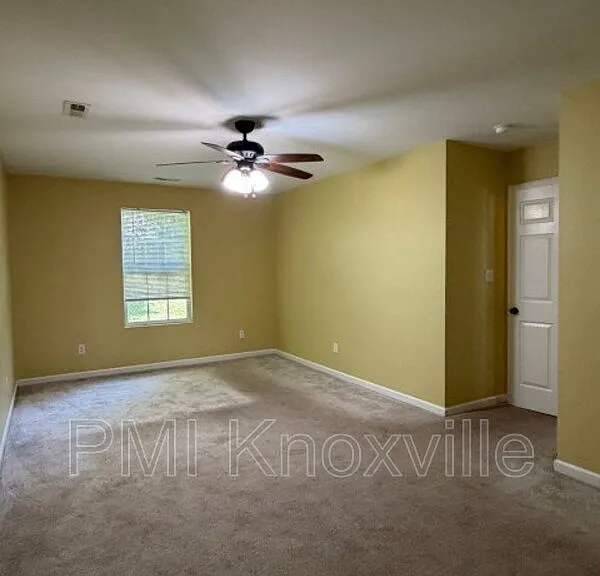 2340 Boxwood Ln — Photo 12