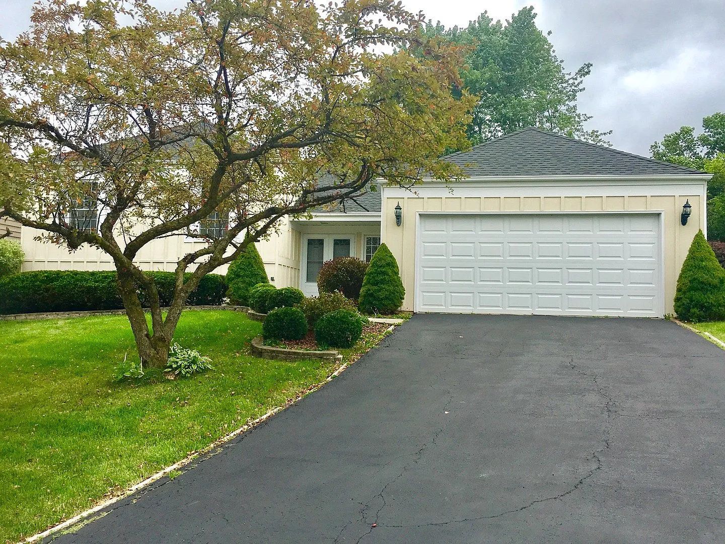 1535 Creekside Dr photo 1