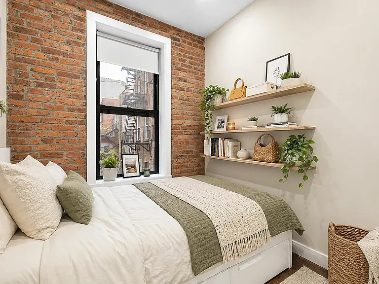 61 E 7th St #1H — Photo 4
