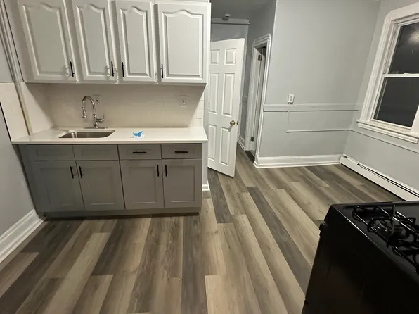 38 Brown St #1E, Hartford, CT 06114