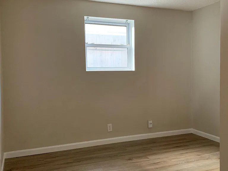 2nd smaller bedroom