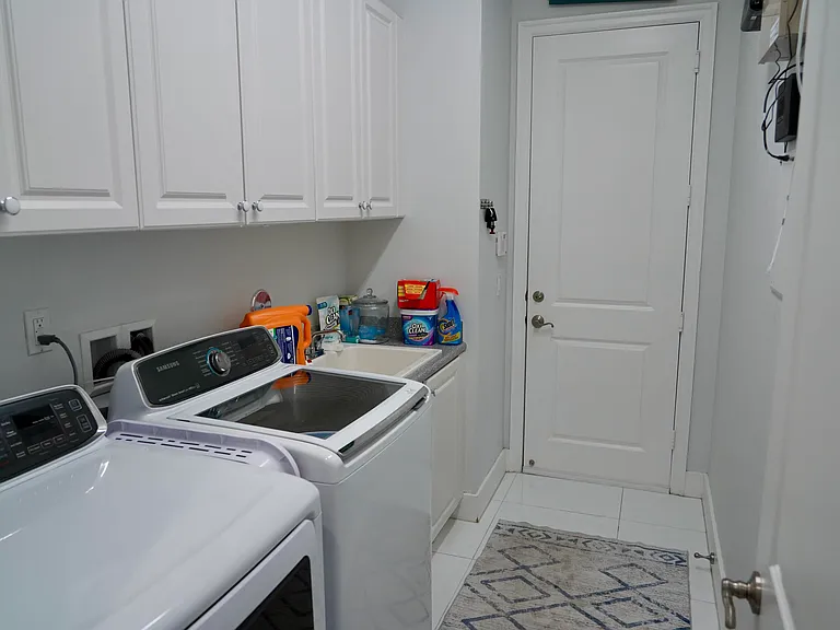 7275 NW 112th Ter — Photo 15
