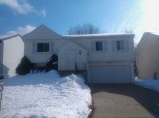 31 Manchester Ln, Vernon Hills, IL