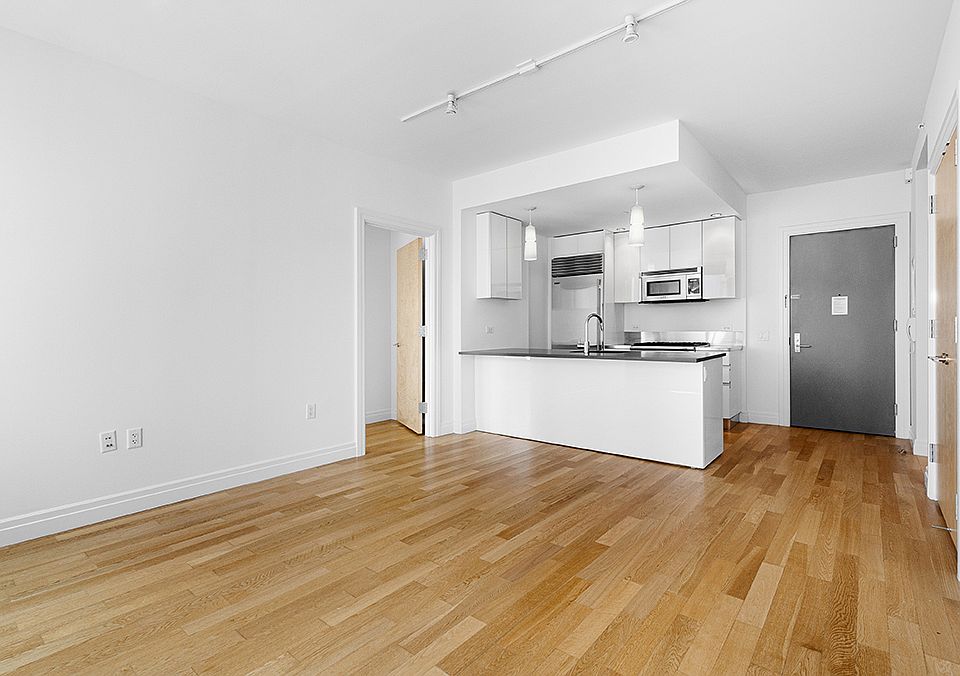 1st image of 554 W 54th St #31F