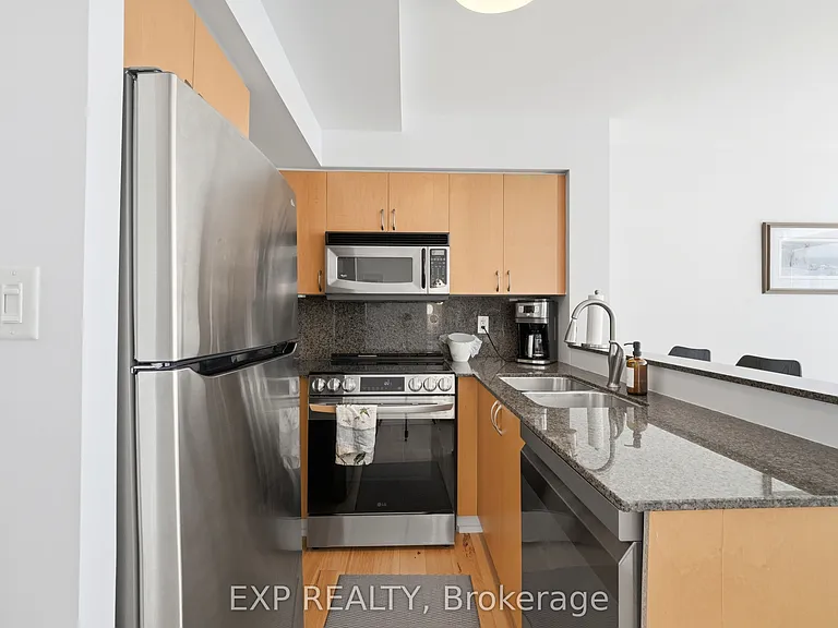 230 King St E #Penthouse 20 — Photo 16
