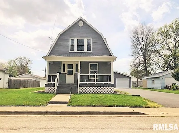 920 W England St, Taylorville, IL 62568