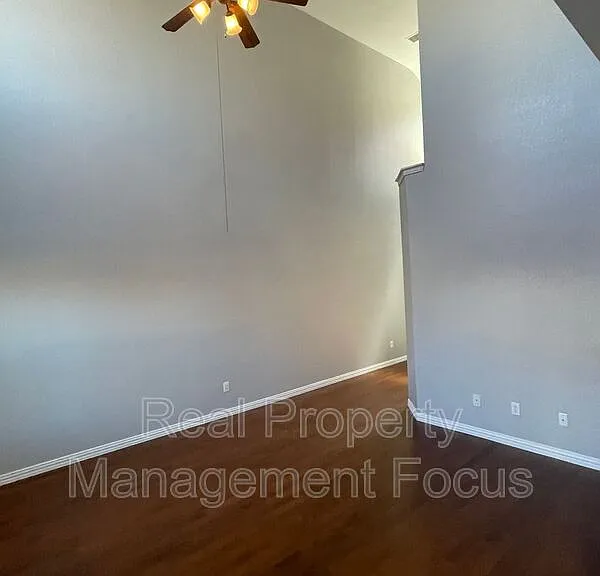 4645 Penelope Ln — Photo 9