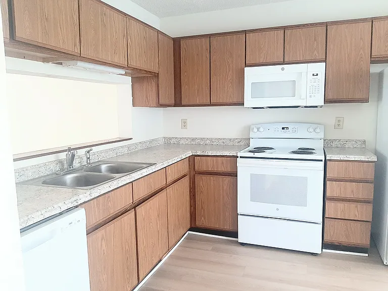 5 Grove Park Rd — Photo 2